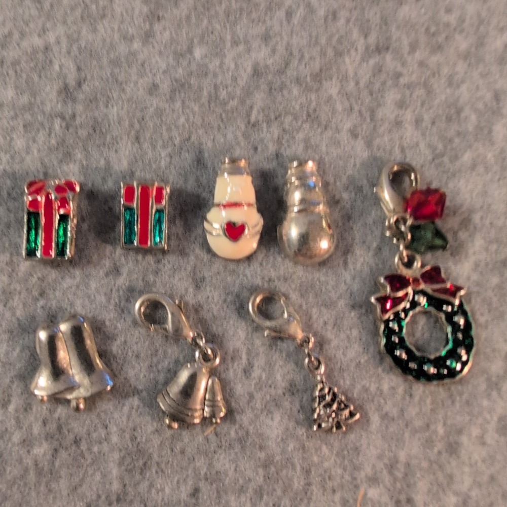 Set of 8‎ Christmas Charms Holiday Wreath Bell Snowman Gift Box Tree